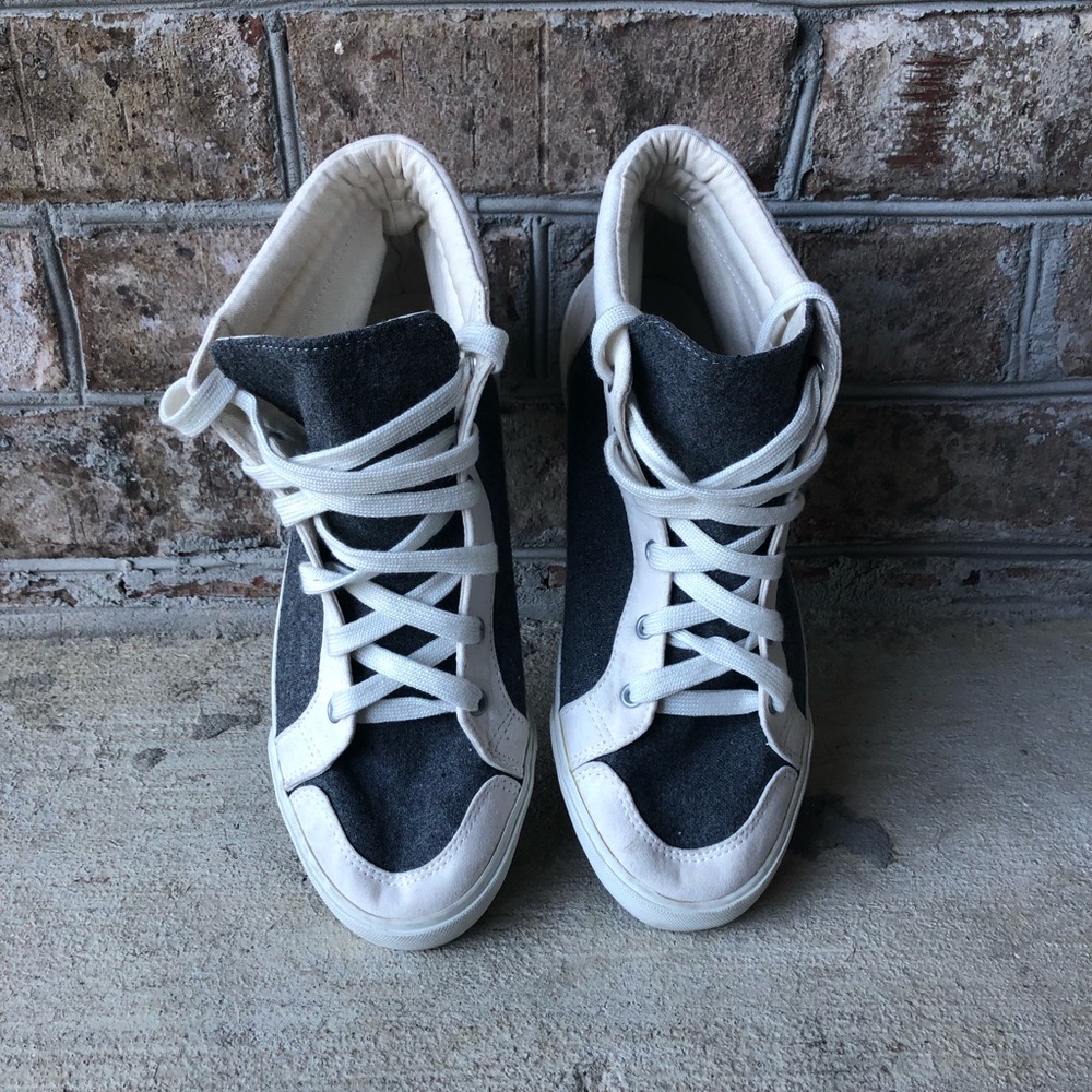 Old Navy Women’s High Top Sneakers Size 8